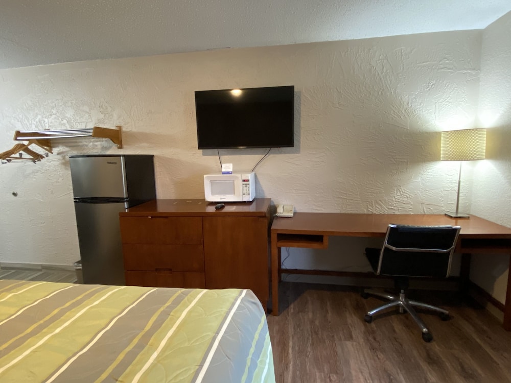 Rodeway Inn & Suites Grand Rapids Southeast 34/39