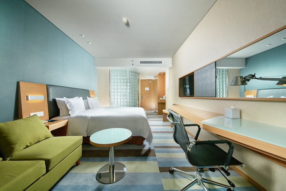 HOLIDAY INN EXPRESS LESHAN CITY SQUARE 19/43