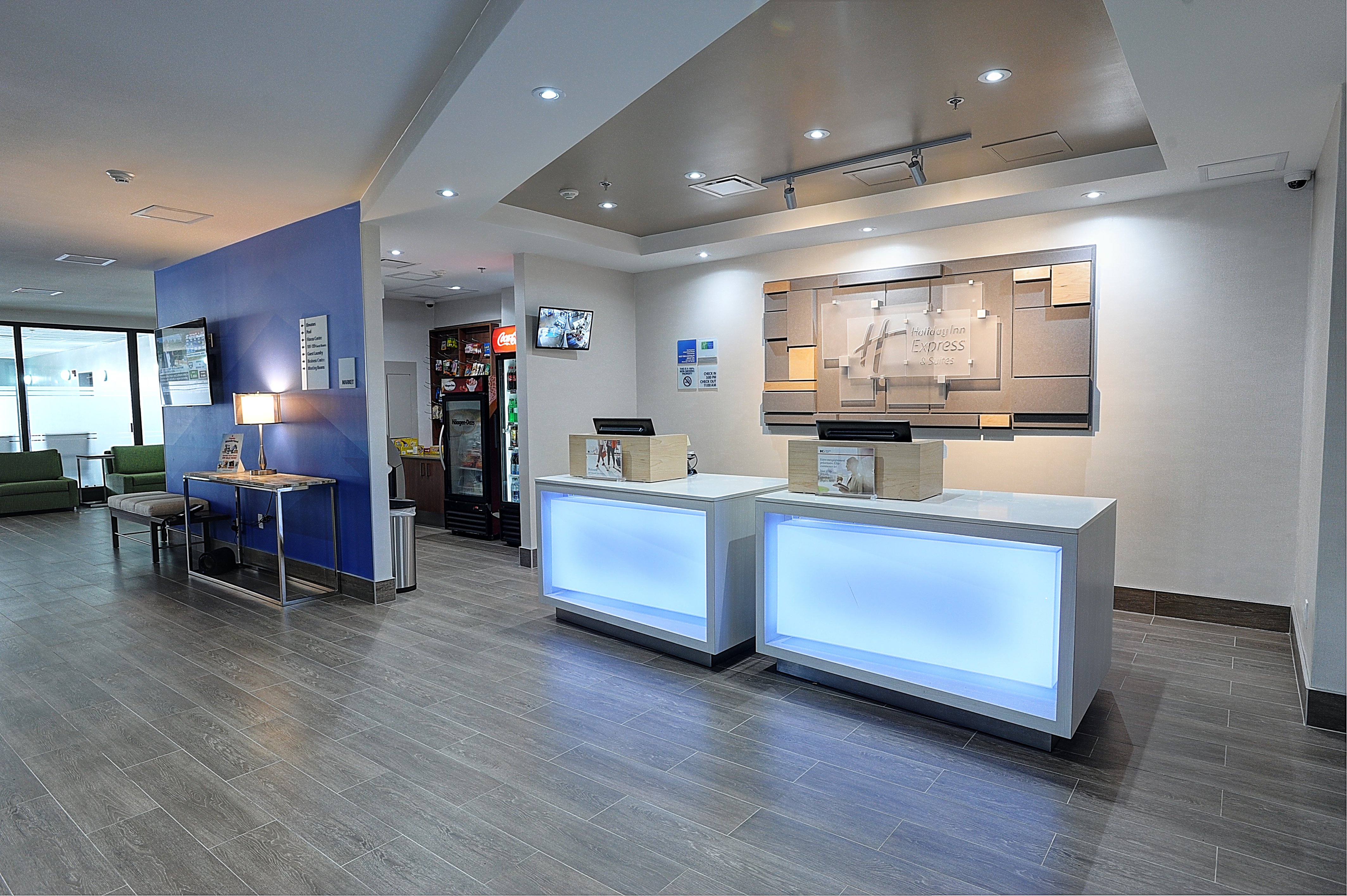 Holiday Inn Express Suites Toronto Airport West 8/55