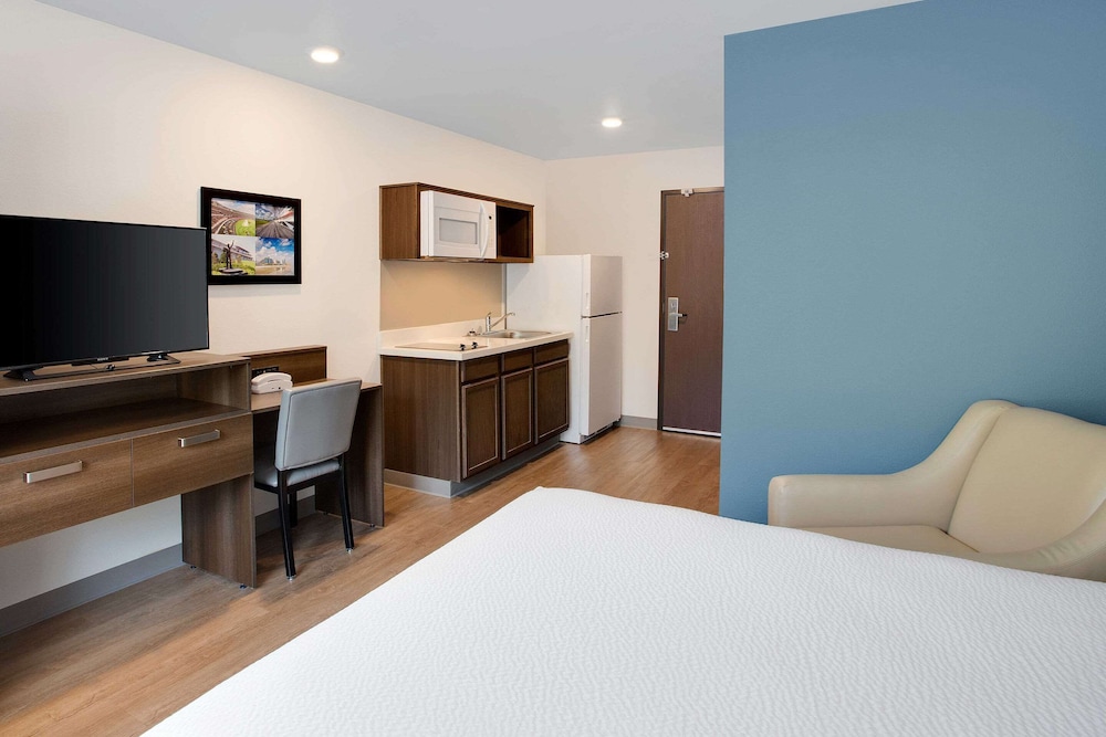ROOM, QUEEN BED, BATHTUB, ACCESSIBLE