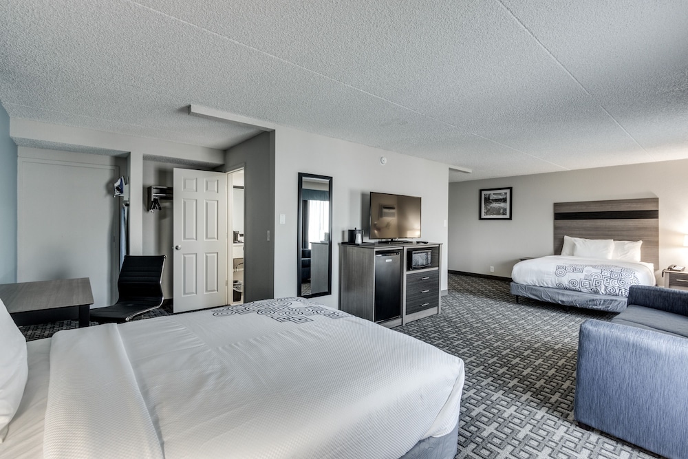 Days Inn & Suites by Wyndham Spokane 10/23