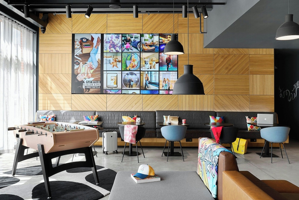 Moxy Bristol 26/37