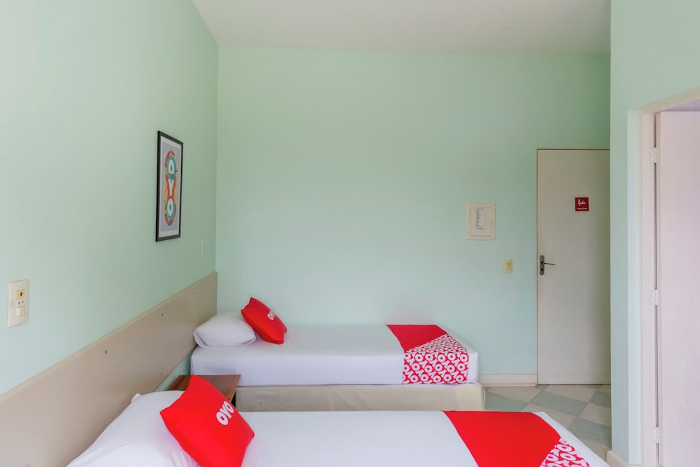 ROOM, TWIN BEDS