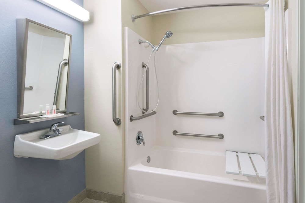 Microtel Inn And Suites Baton Rouge Airport 4/27