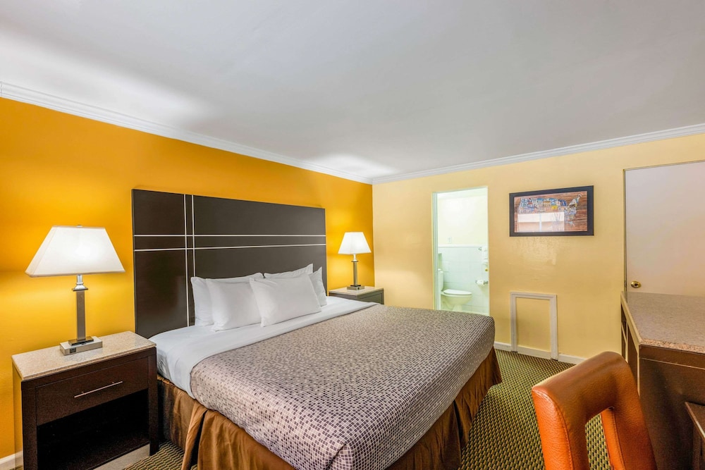Econo Lodge Beach And Boardwalk 5/14