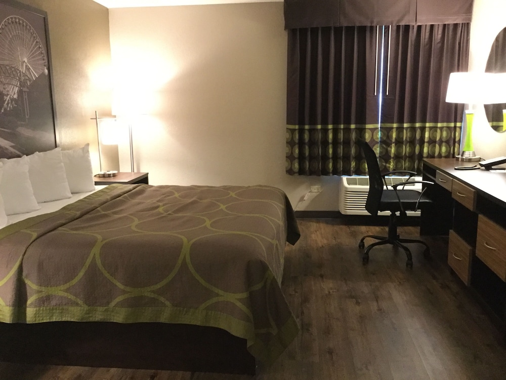 Super 8 By Wyndham South Holland 7/31