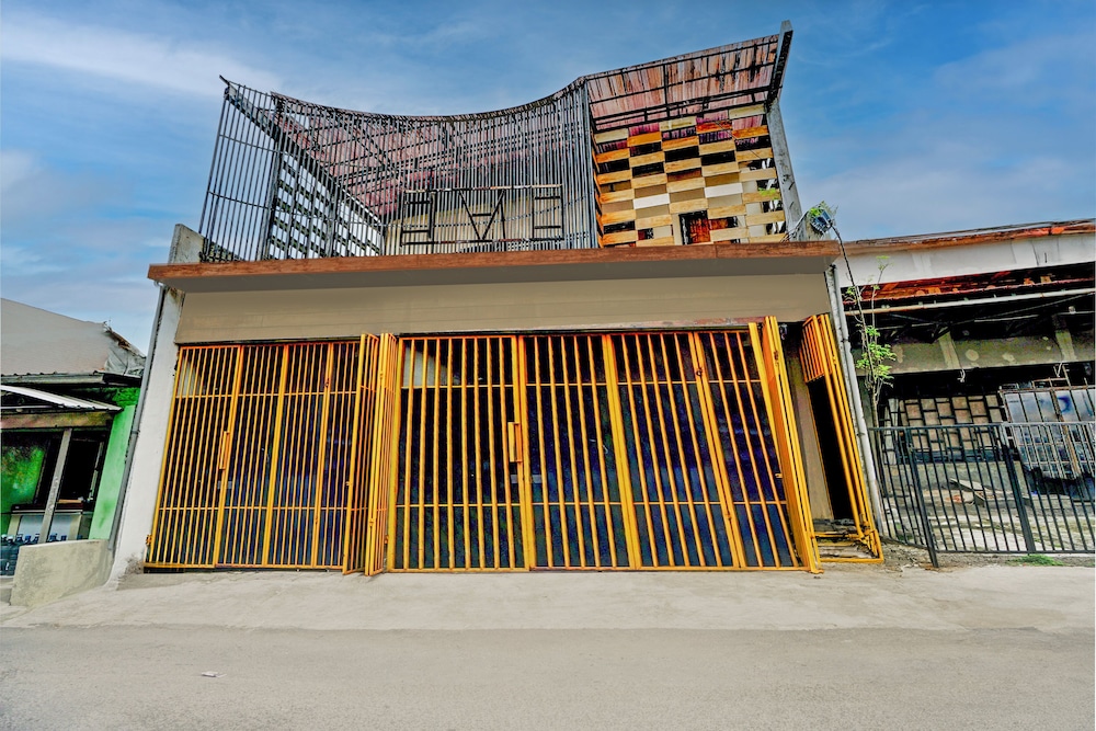 Hotel O Surabaya near Surabaya Town Square formerly Kupang Gunung Residence in SURABAYA
