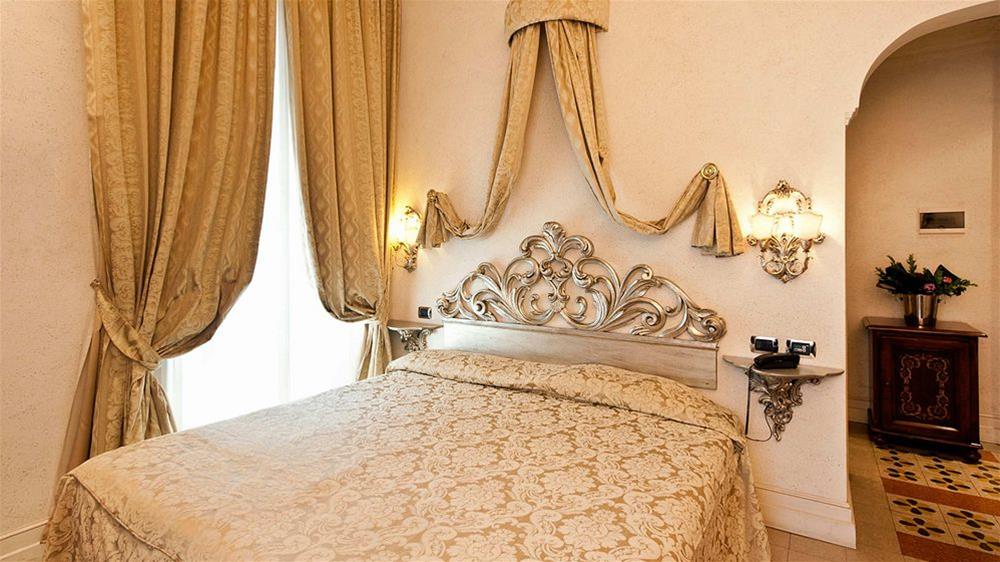 Hotel Aventino 10/84
