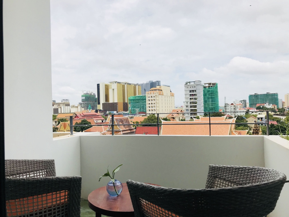 Penh House Hotel 62/74