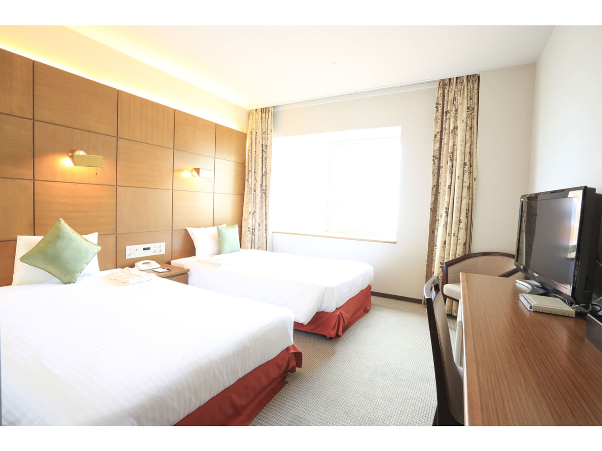 SUPERIOR, TWIN BEDS, CITY VIEW, TOP FLOOR