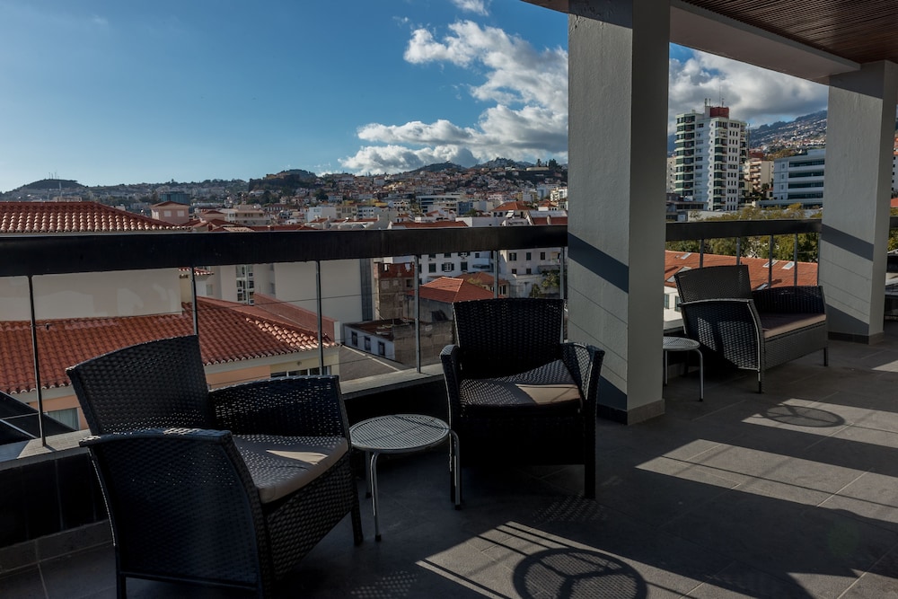 The Editory Garden Carmo Funchal 39/63