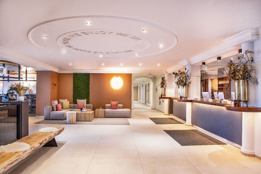 Victoria Hotel & Residence 3/50