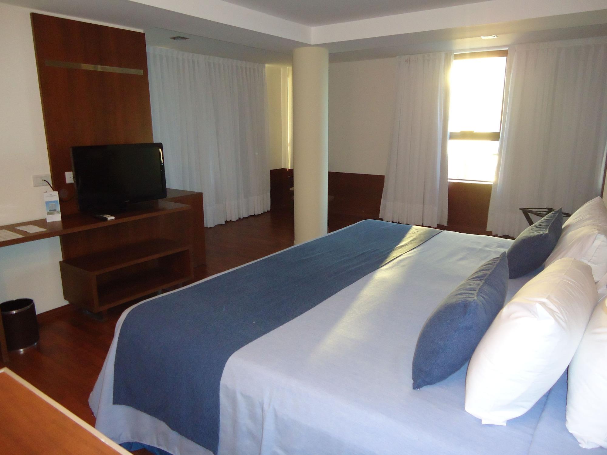 Puerto Amarras Hotel & Suites 11/19