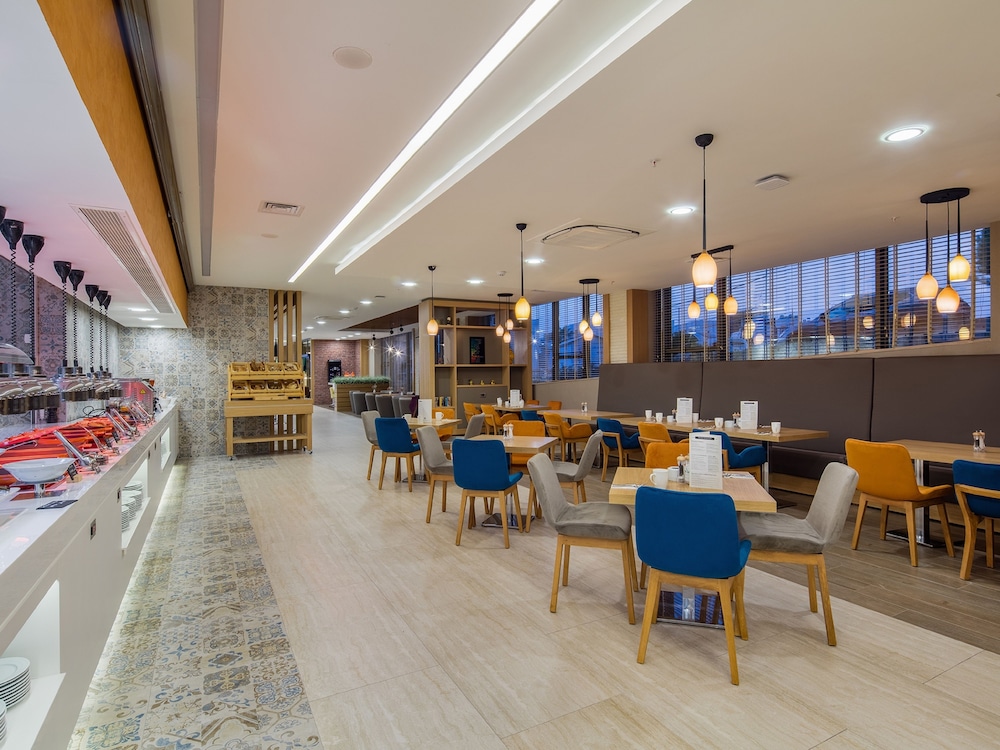 Holiday Inn Antalya - Lara 58/78