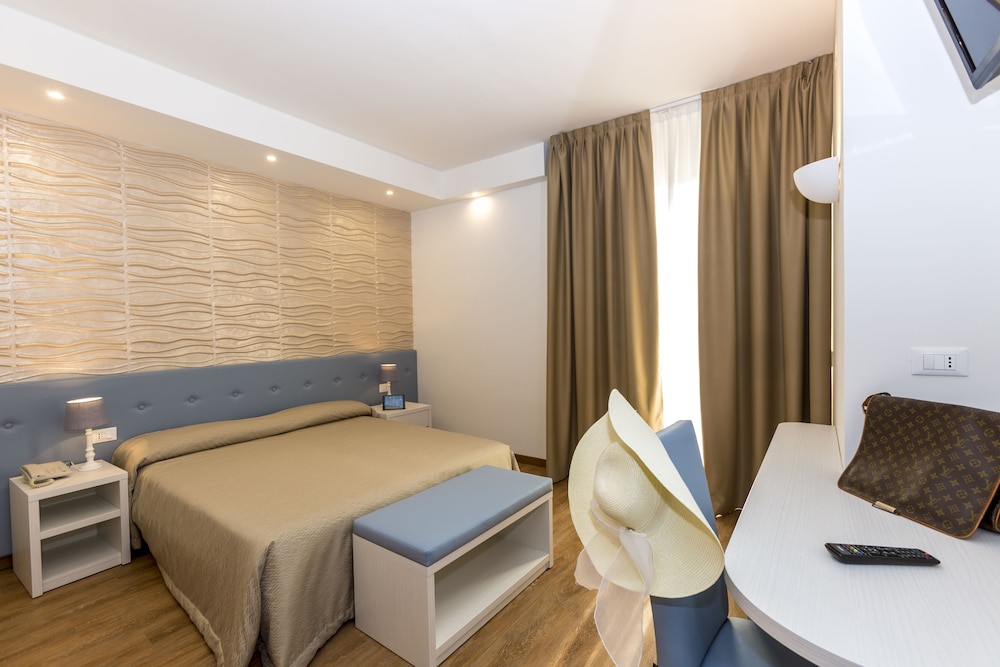 Hotel Touring 21/48