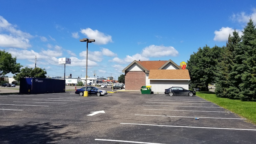 Super 8 By Wyndham St. Cloud 5/26
