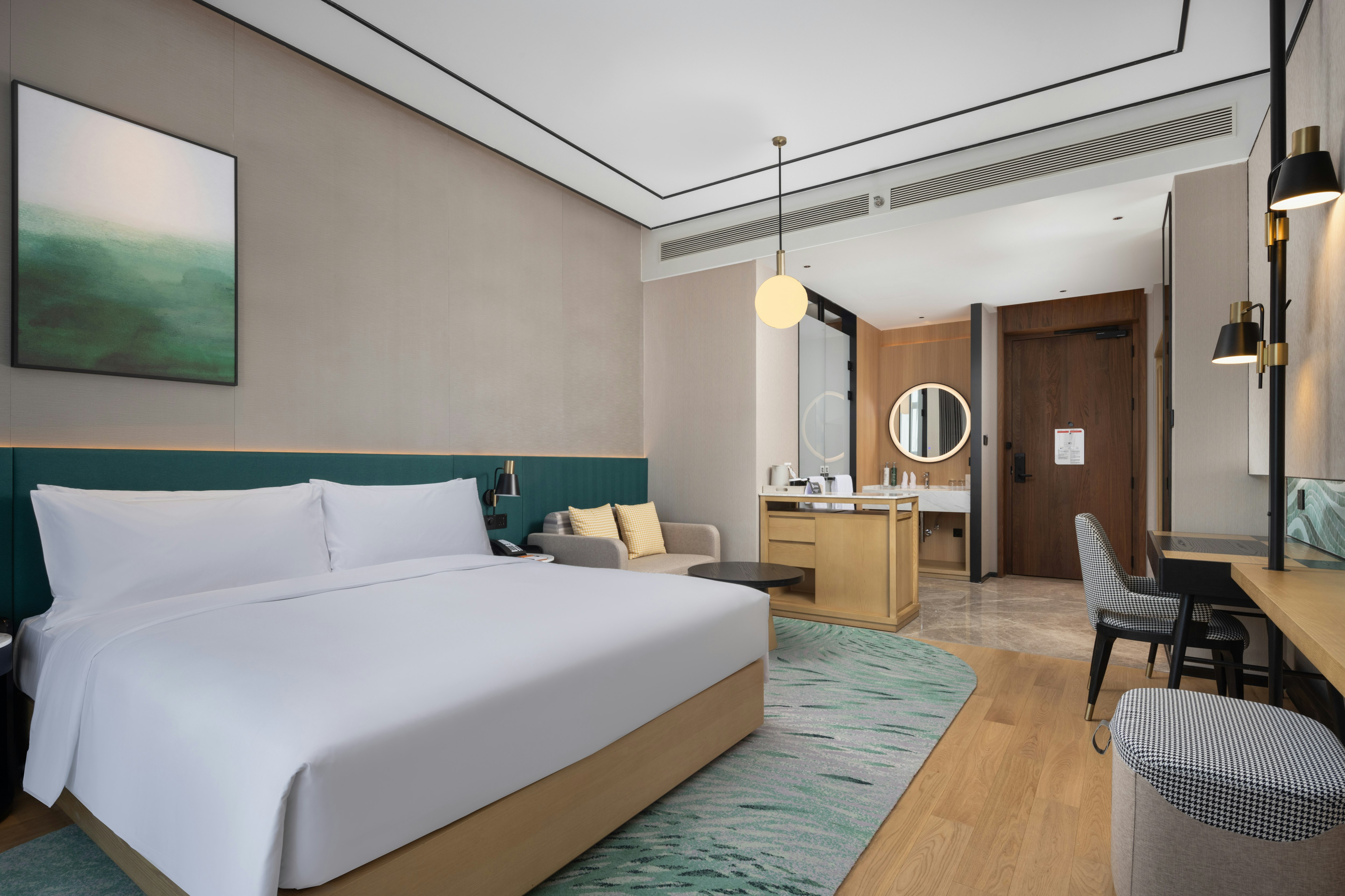 GUEST ROOM, KING BED, HIGH FLOOR