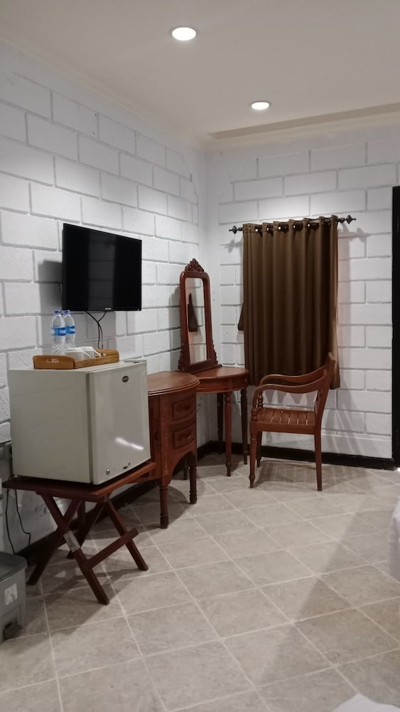 VILARISI HOTEL 47/57