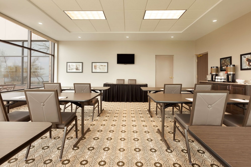 Country Inn and Suites By Radisson Bemidji MN 31/42