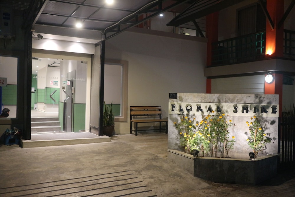 FLORAL SHIRE RESORT 8/51