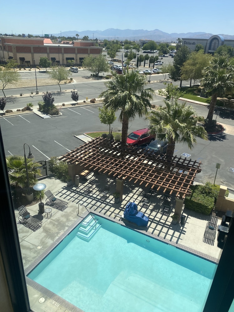 Hilton Garden Inn Palmdale 4/64