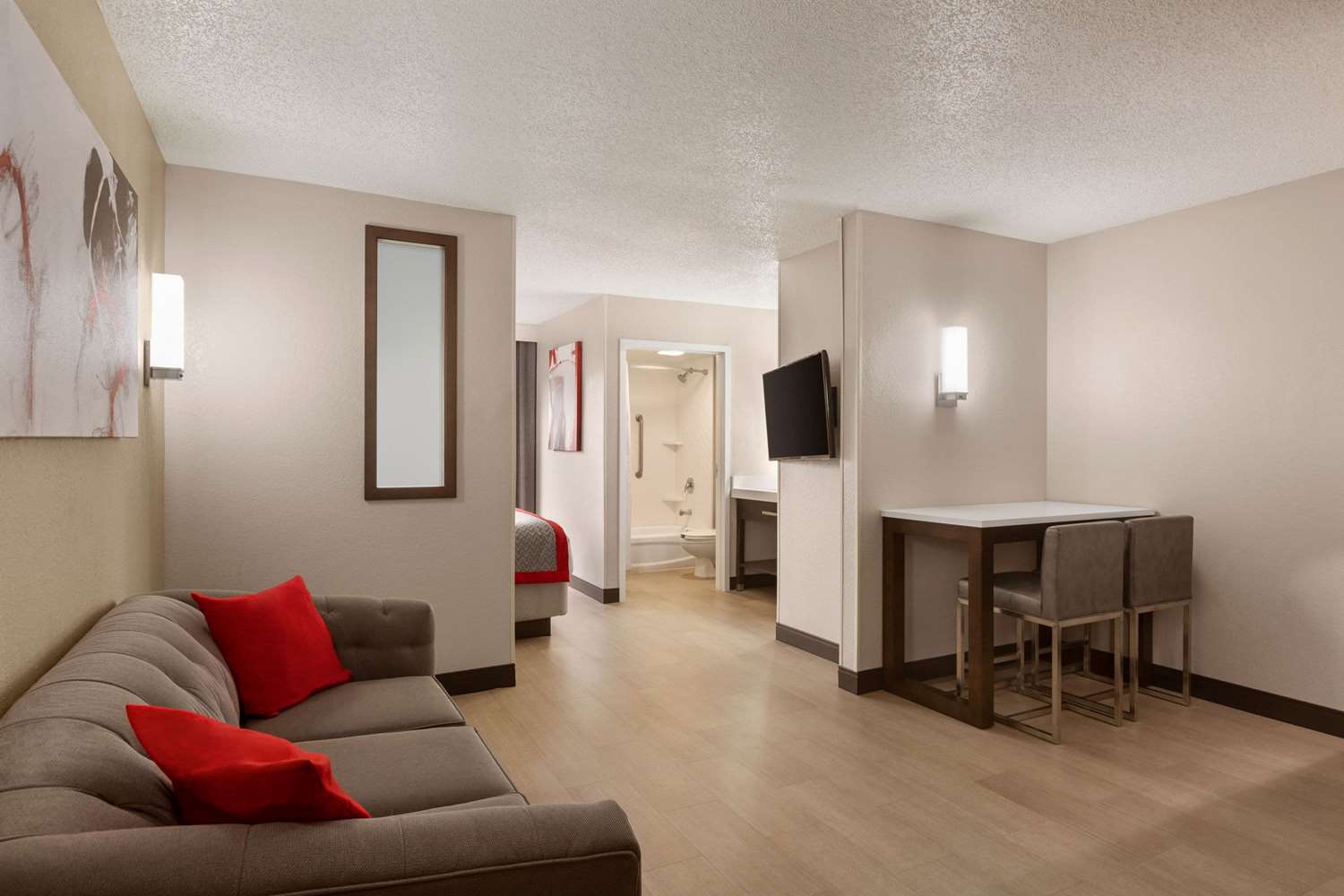 Ramada by Wyndham Suites Orlando Airport 29/56