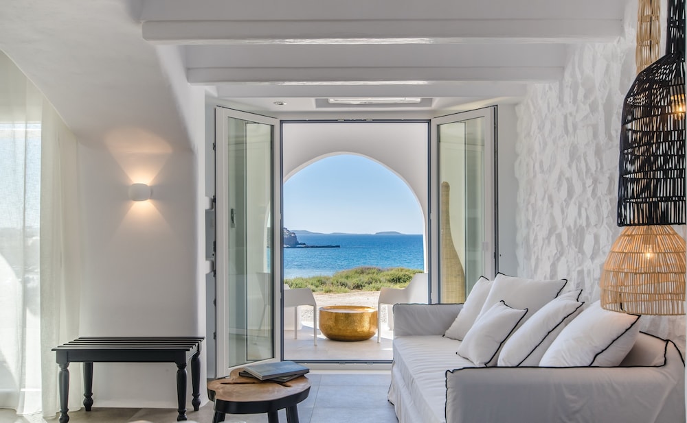 Cyano Suites 7/25