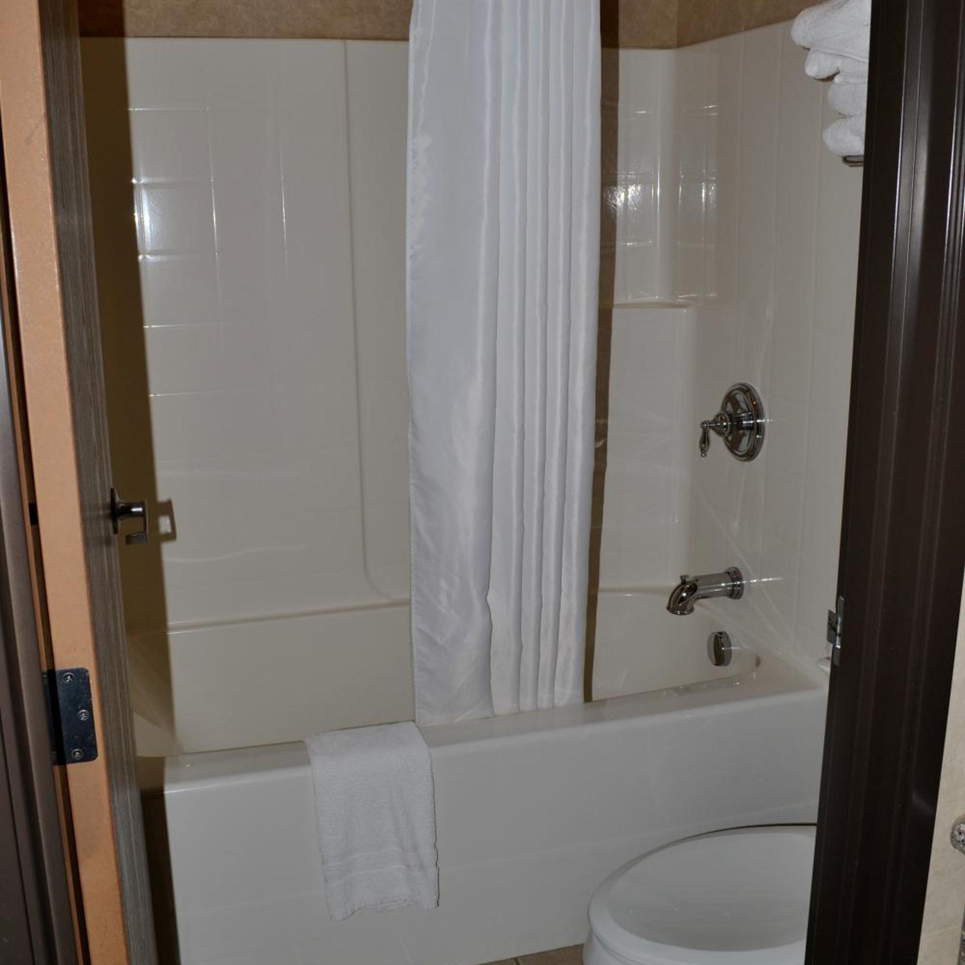 Paola Inn And Suites 46/47