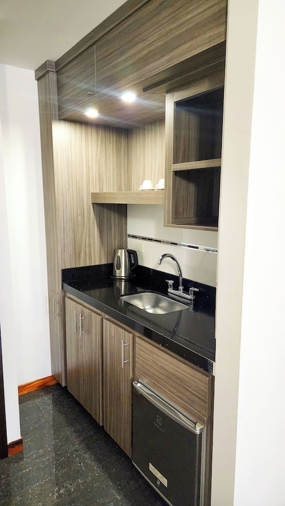 Hotel BE Suites Cali 6/50