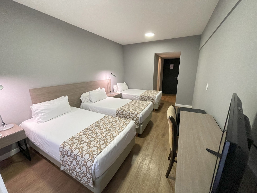 Hotel 8 de Octubre 18/48