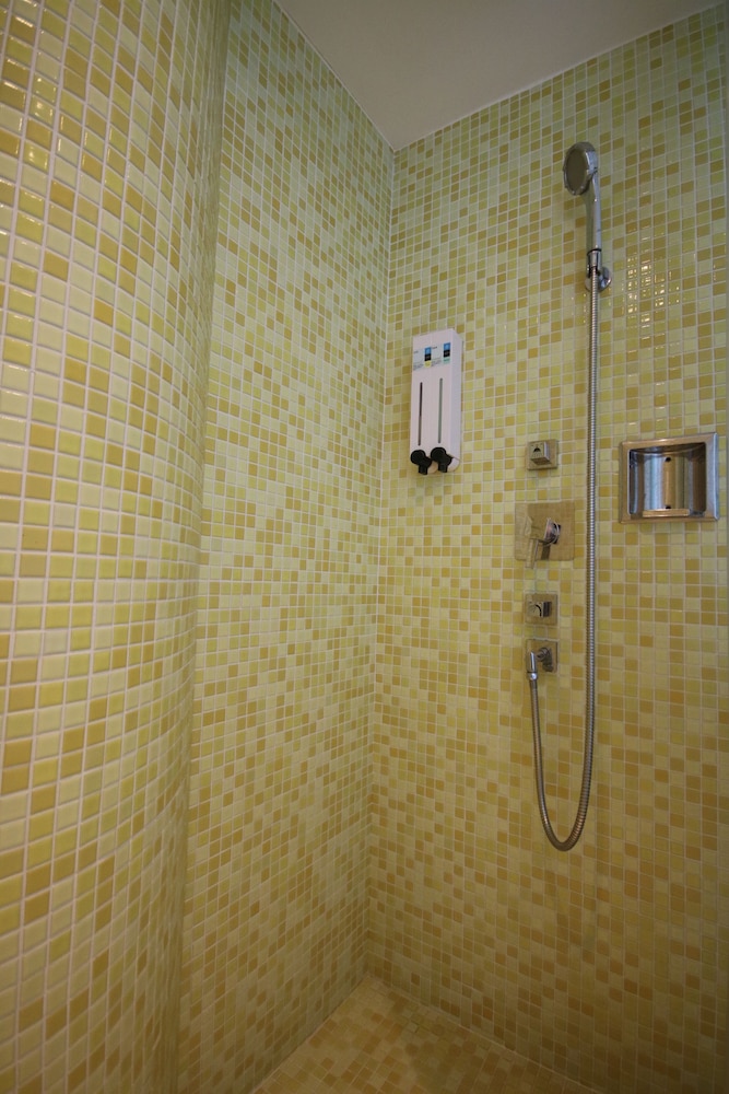 Hotel Papa Whale-Kaohsiung Formosa Boulevard 20/32
