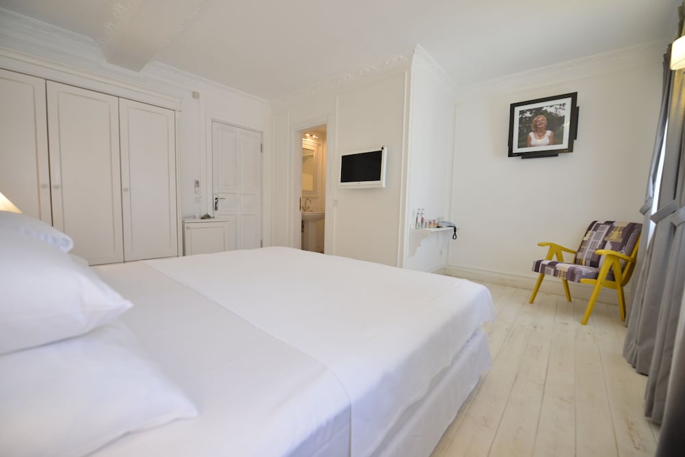 Vintage Hotel 3/50