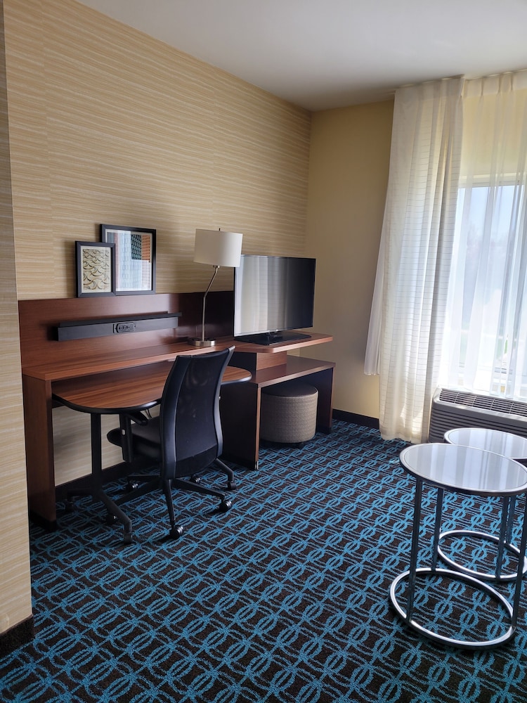 Fairfield Inn and Suites by Marriott Butte 38/41