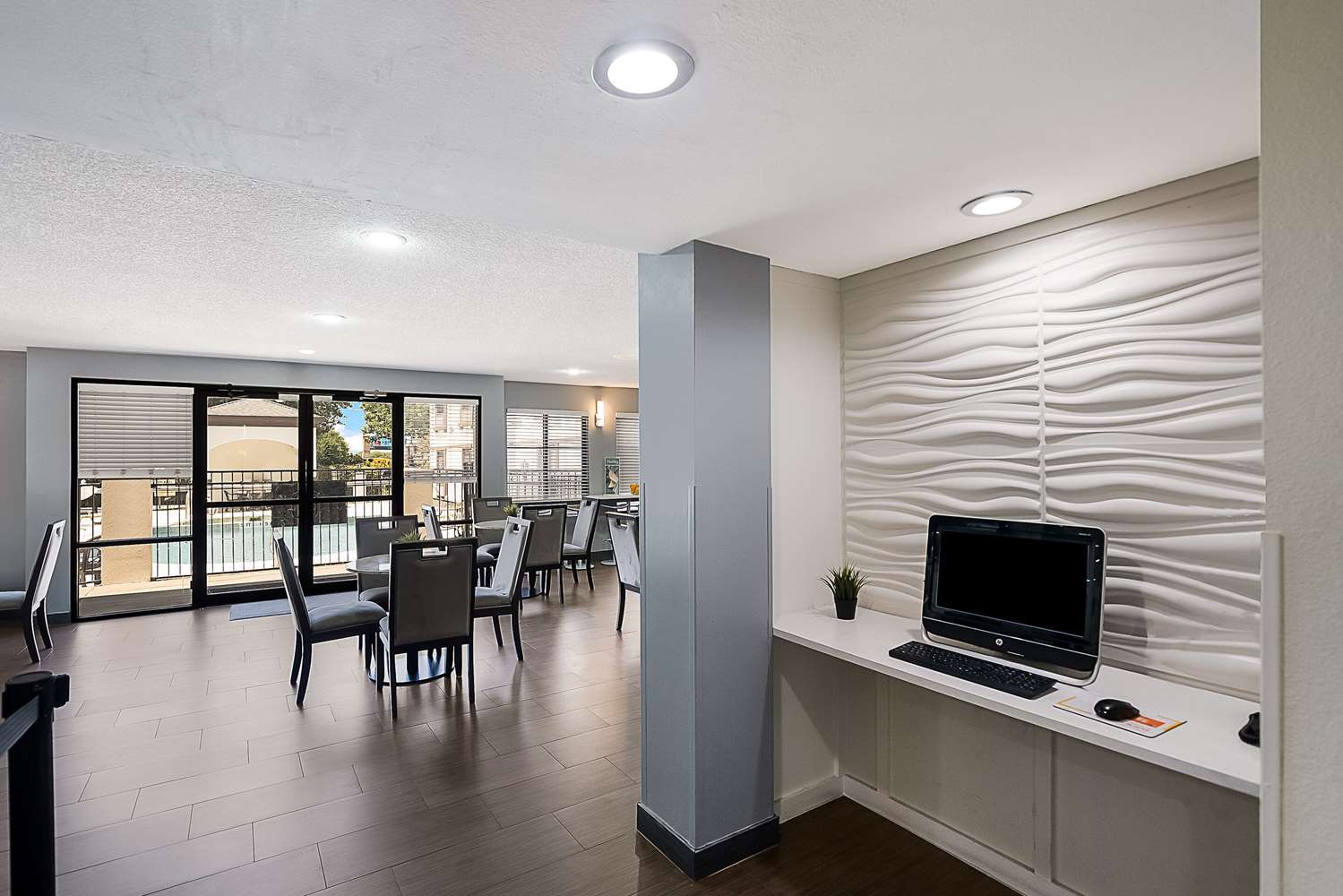 Quality Inn & Suites Irving DFW Airport South 29/34
