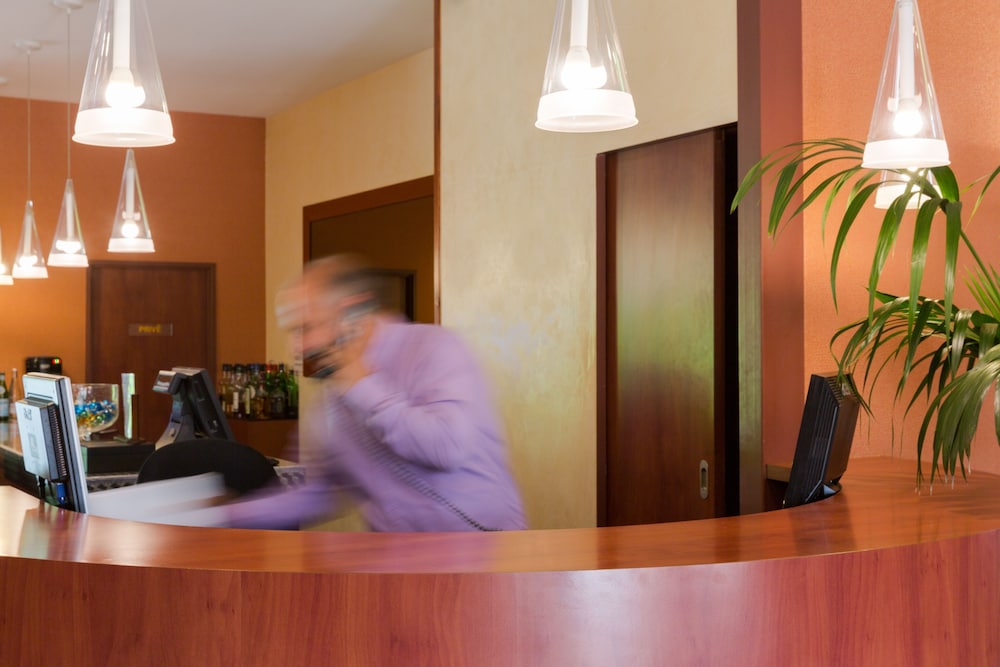 Hotel The Originals du Beryl Lons-le-Saunier - Restaurant Le Loft 2/21