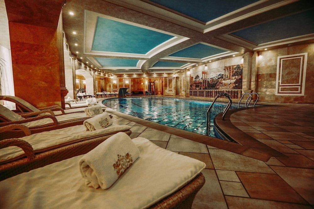 Multi Grand Hotel 25/68