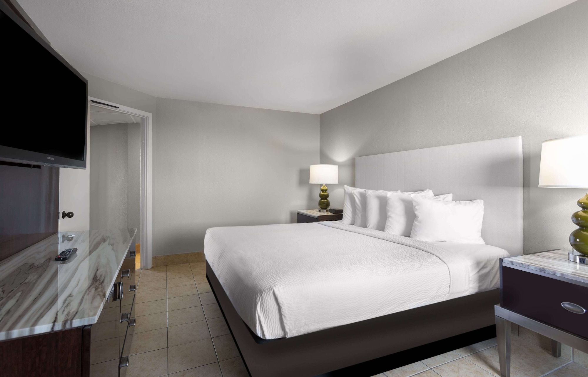 Suite, Partial Ocean View