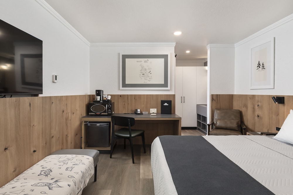 The Lumberjack Hotel 19/71