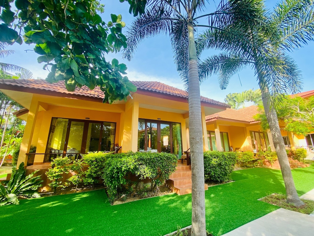 Pranmanee Beach Resort 7/50
