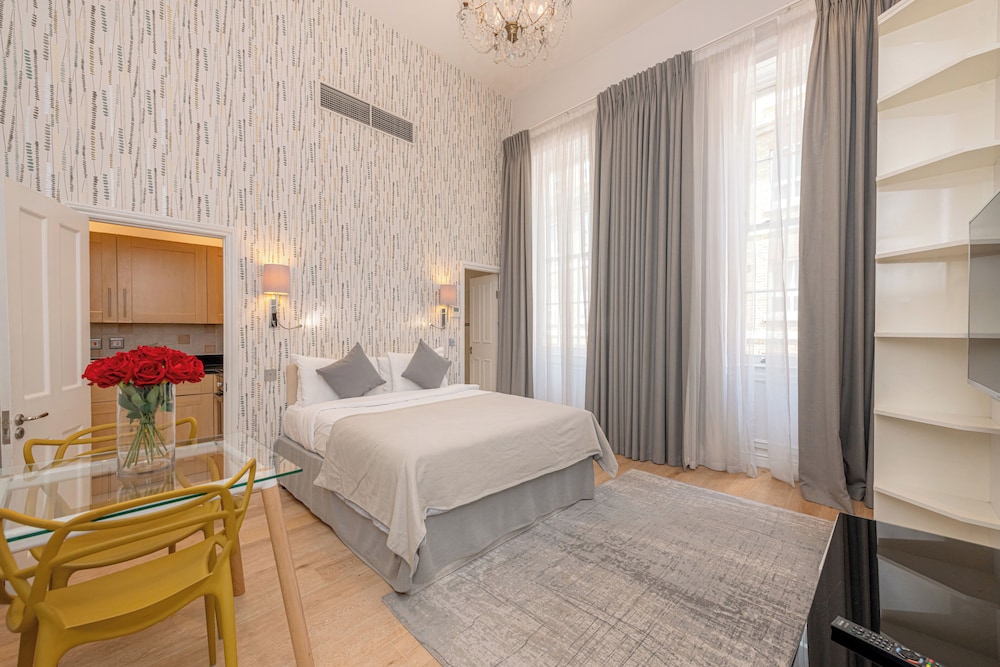 17 Hertford Street 9/42