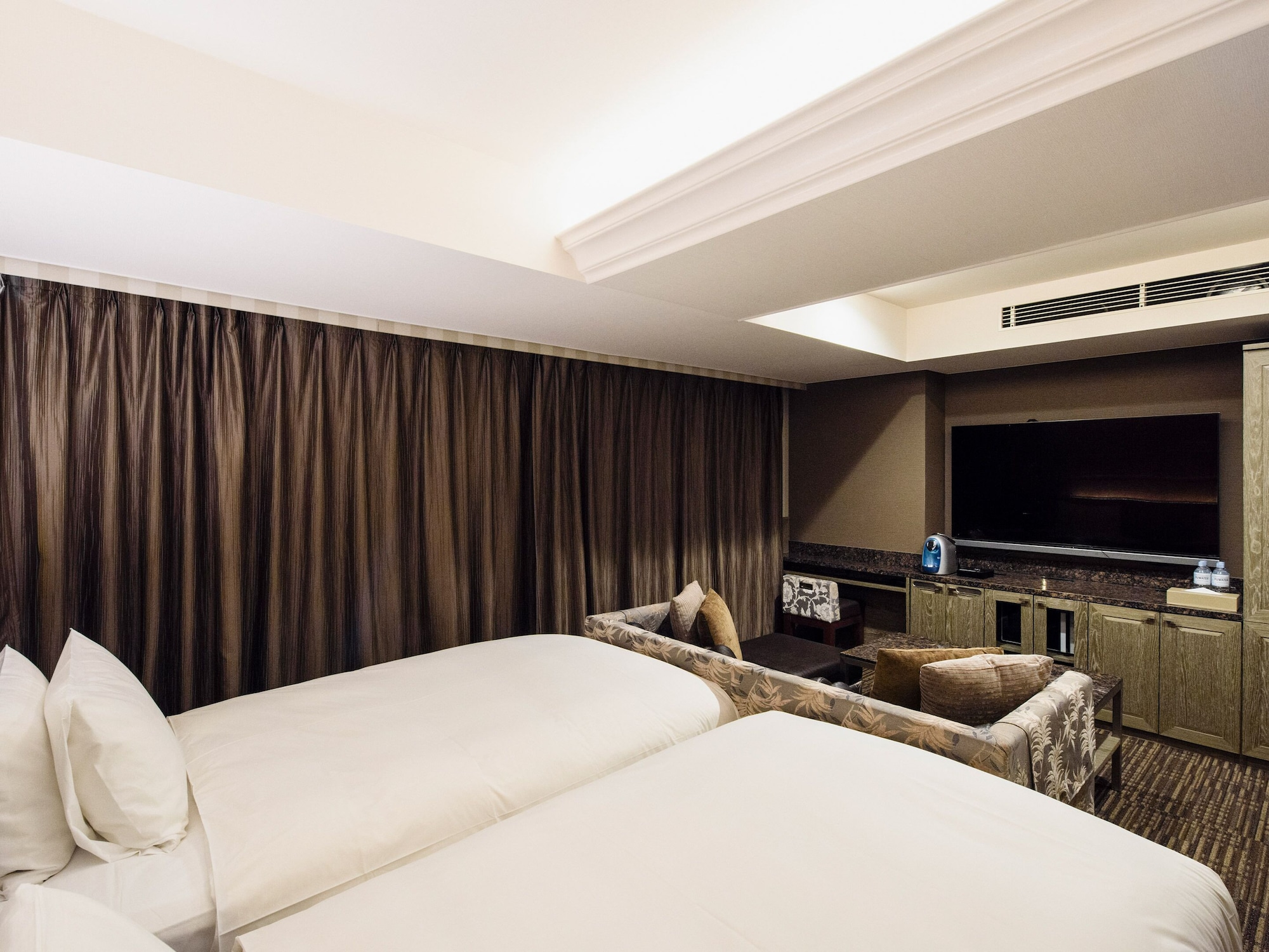 DELUXE, TWIN BEDS, SMOKING