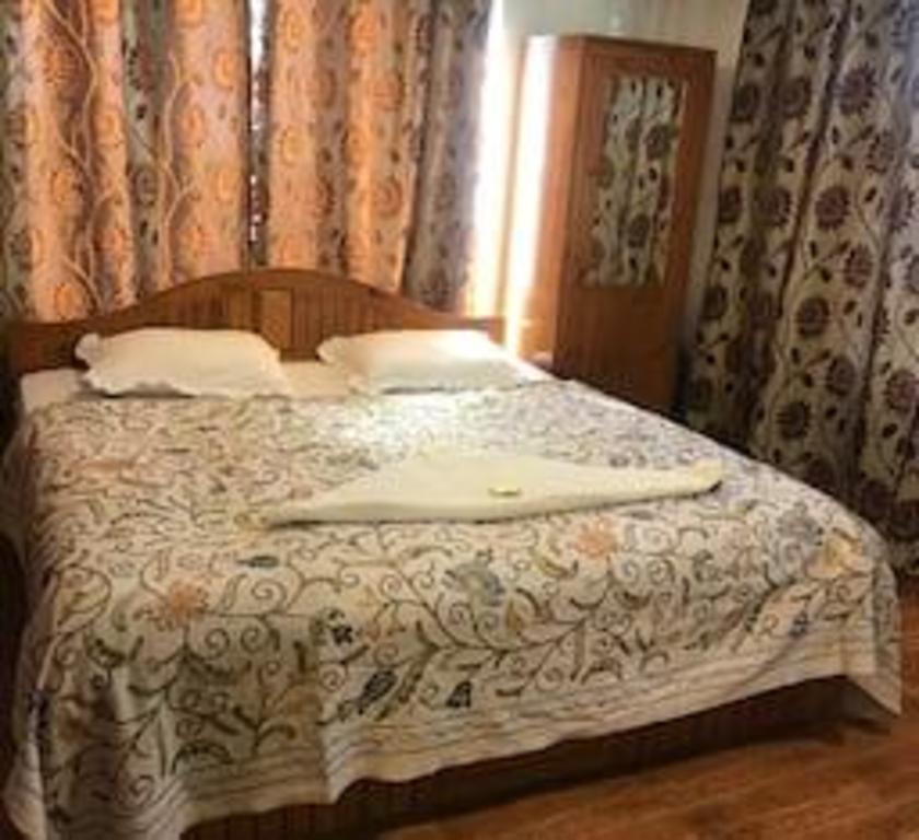 HOTEL PALESTINE 10/18