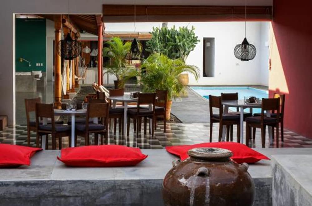 Los Patios Hotel 36/43