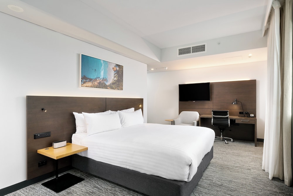 Premium, King Bed, Resident View