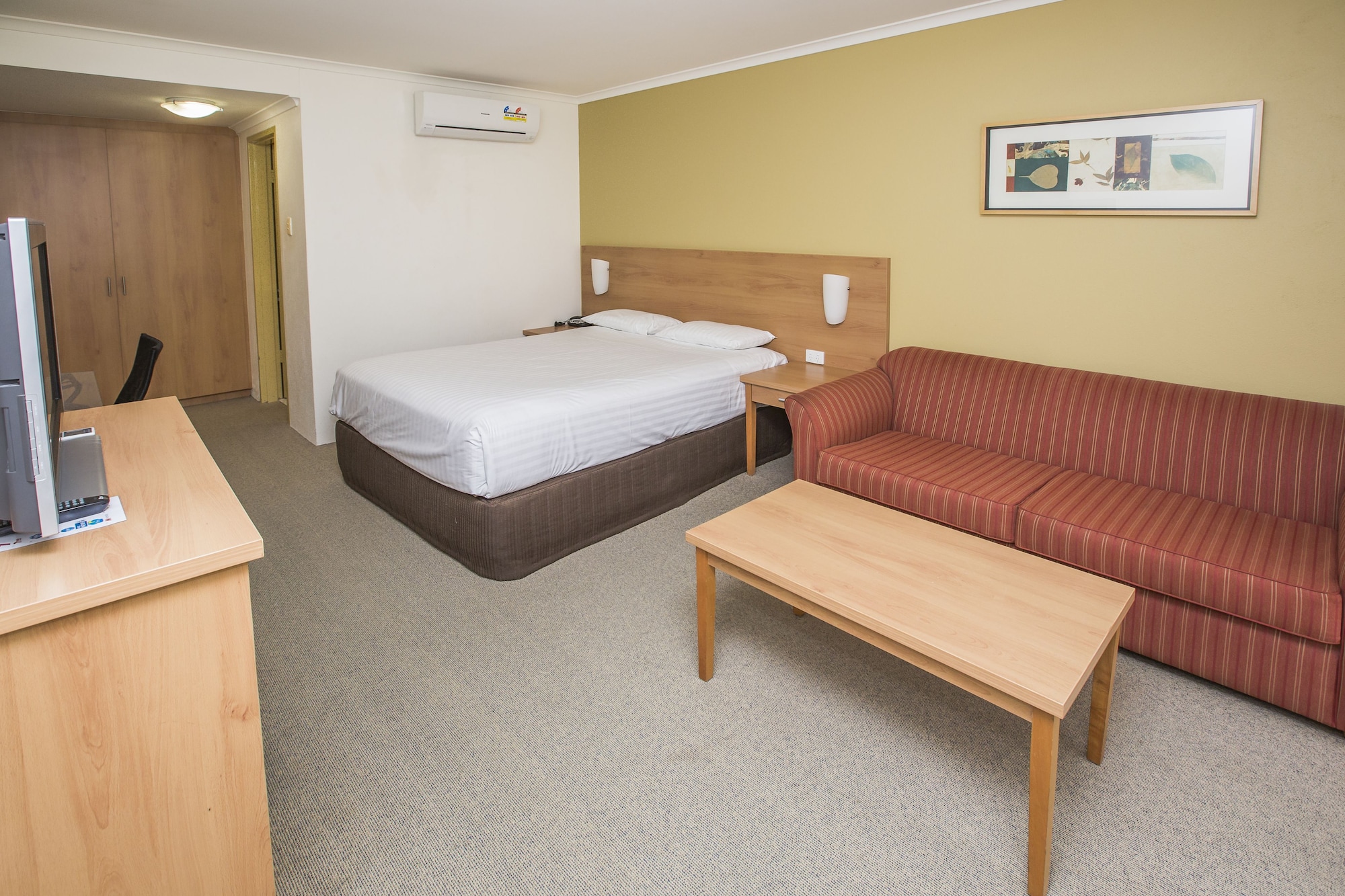STANDARD, QUEEN BED