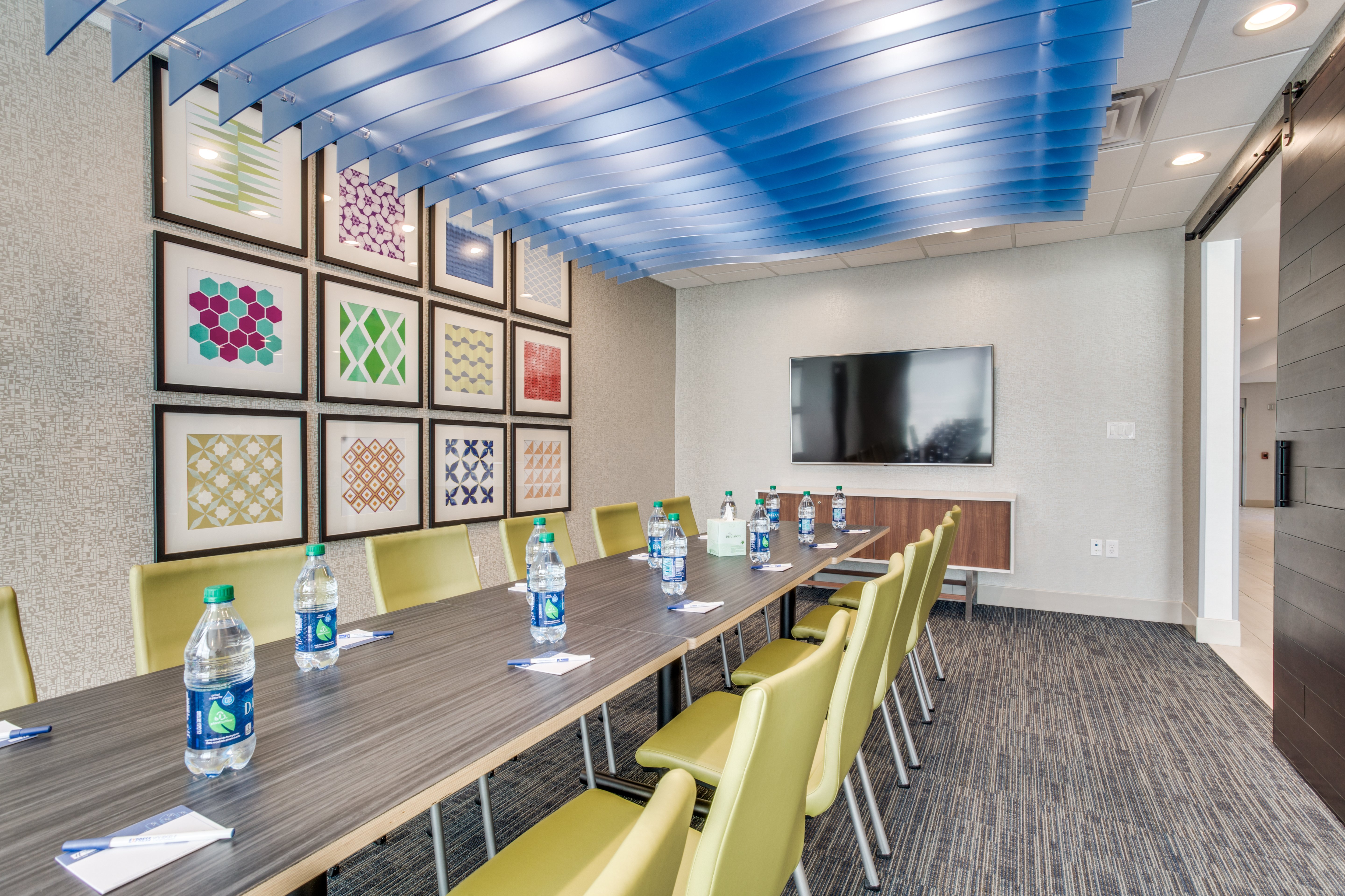 Holiday Inn Express and Suites Denton South 58/71