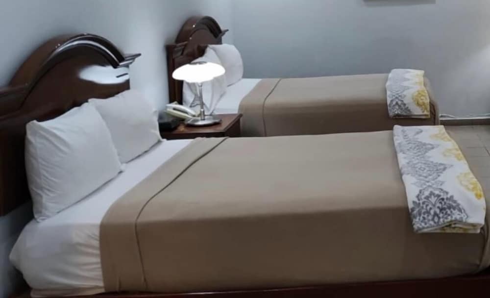 Micro Hotel Condo Suites 13/25