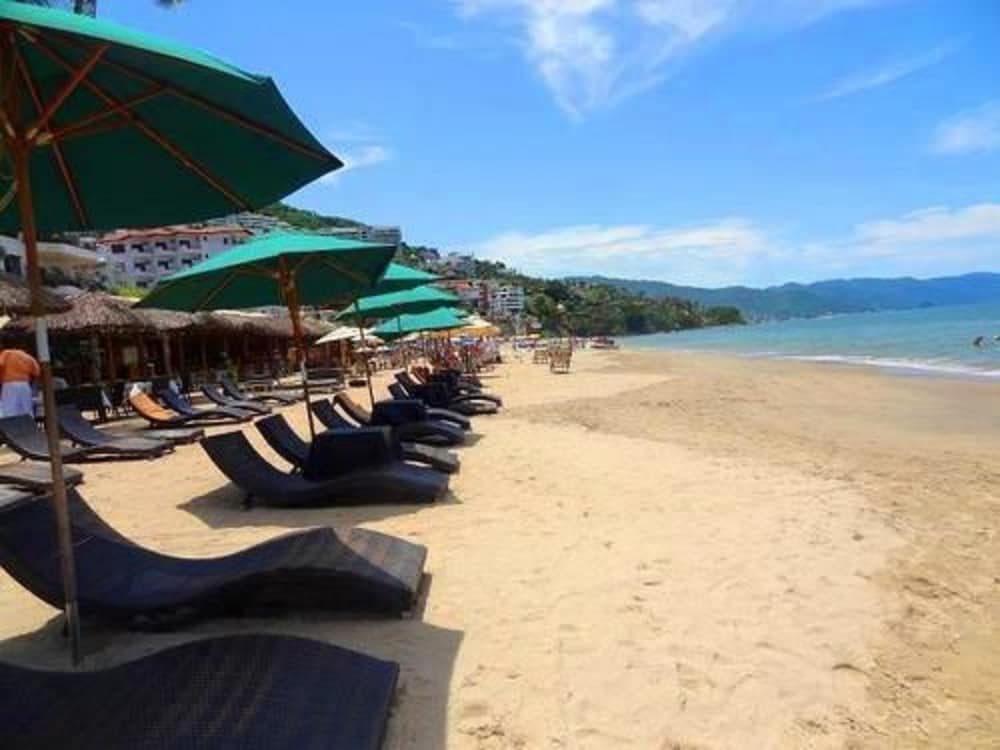 Emperador Vallarta Beachfront Hotel and Suites 67/74