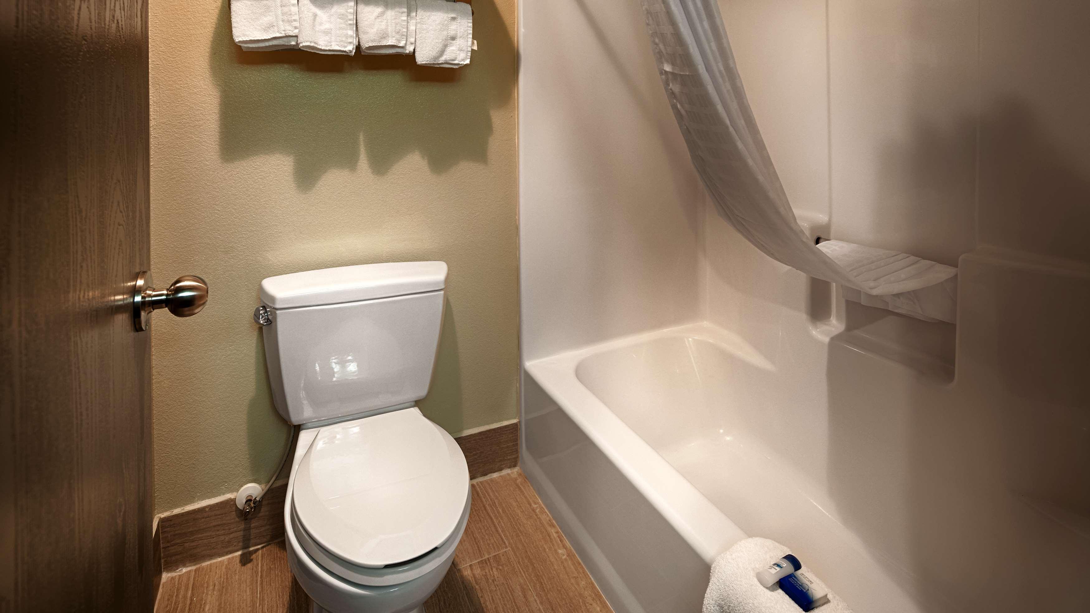 غرفة بسريرين كوين بحوض جاكوزي، Best Western Mt. Vernon Inn 4/4