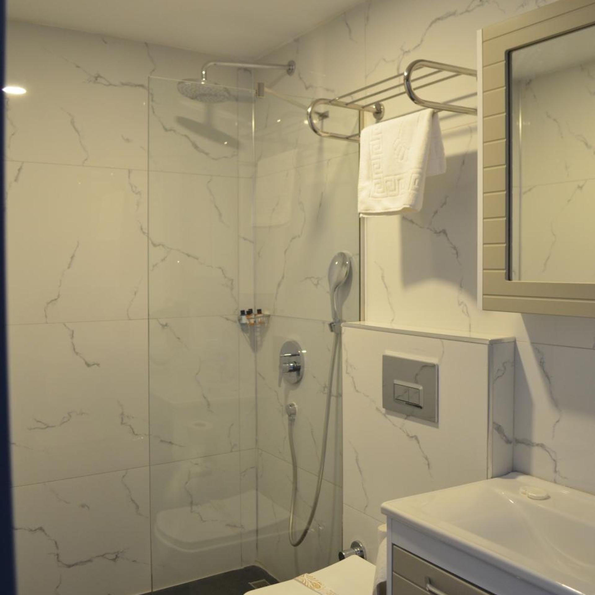 Lizbon Otel Narlidere 33/35